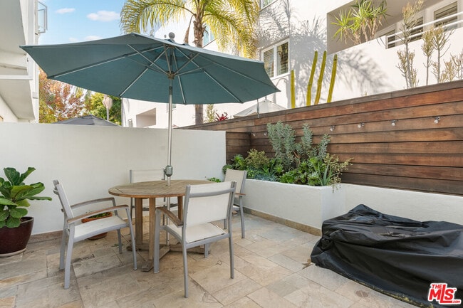 Building Photo - 843 17th St