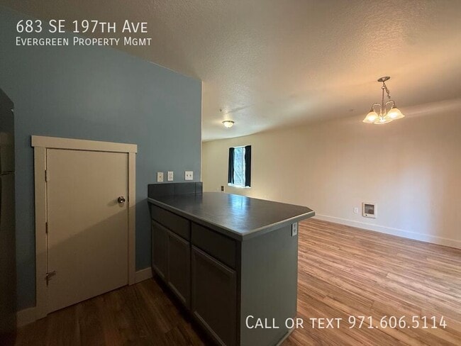 Building Photo - 683 SE 197th Ave