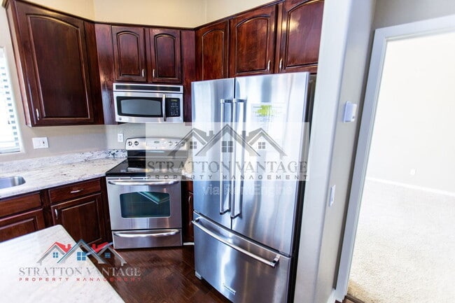 Building Photo - 544 N Alma School Rd