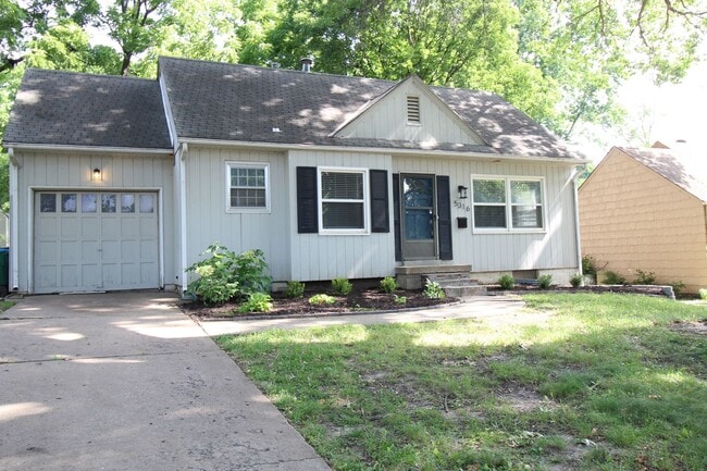 Primary Photo - July 2025 FREE On This 2 Bedroom 1 Bath Ho...