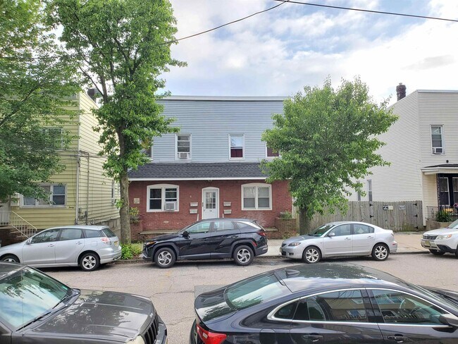 Building Photo - 16 Mechanic St