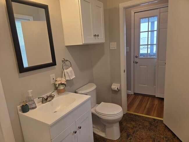 Building Photo - 503 South St