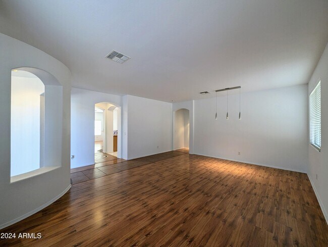 Building Photo - 1530 E Branham Ln