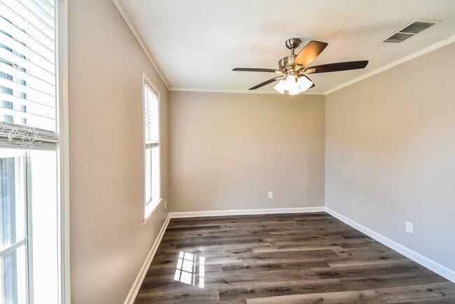 Building Photo - 3041 Delvan Cove