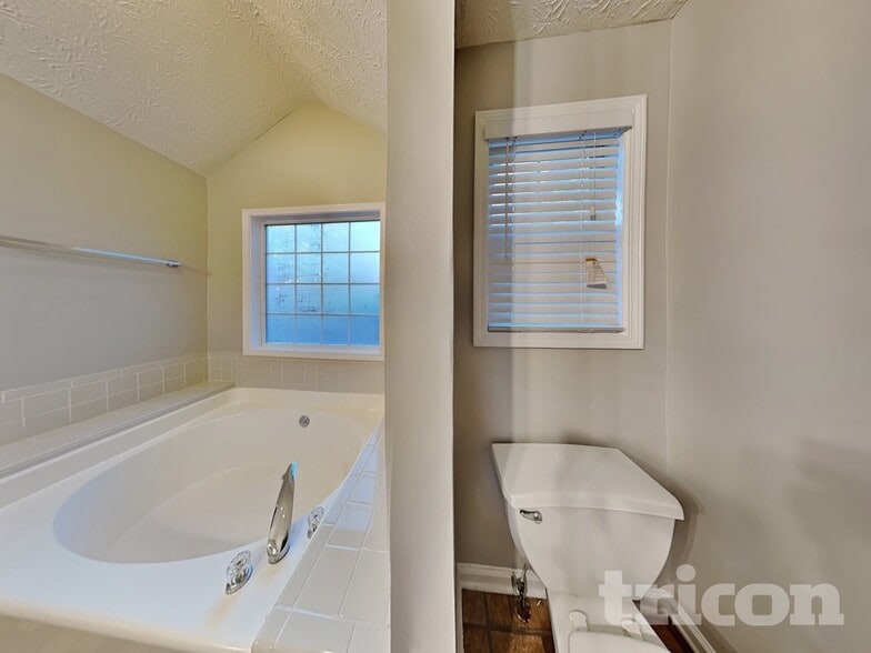 Building Photo - 375 Radcliffe Trce