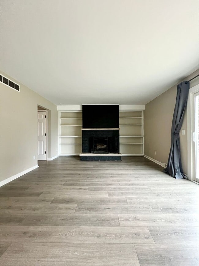 Building Photo - 3 Bedroom Duplex in Kalamazoo