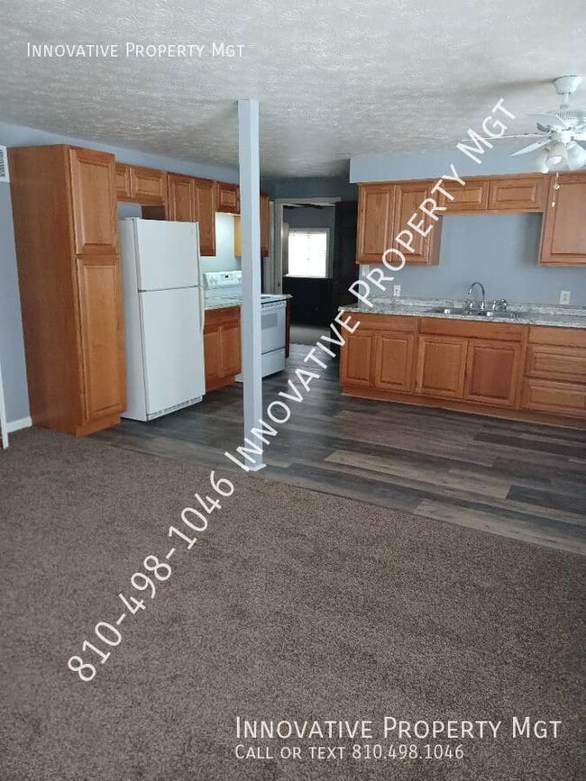 Building Photo - 1124 W Bergin Ave