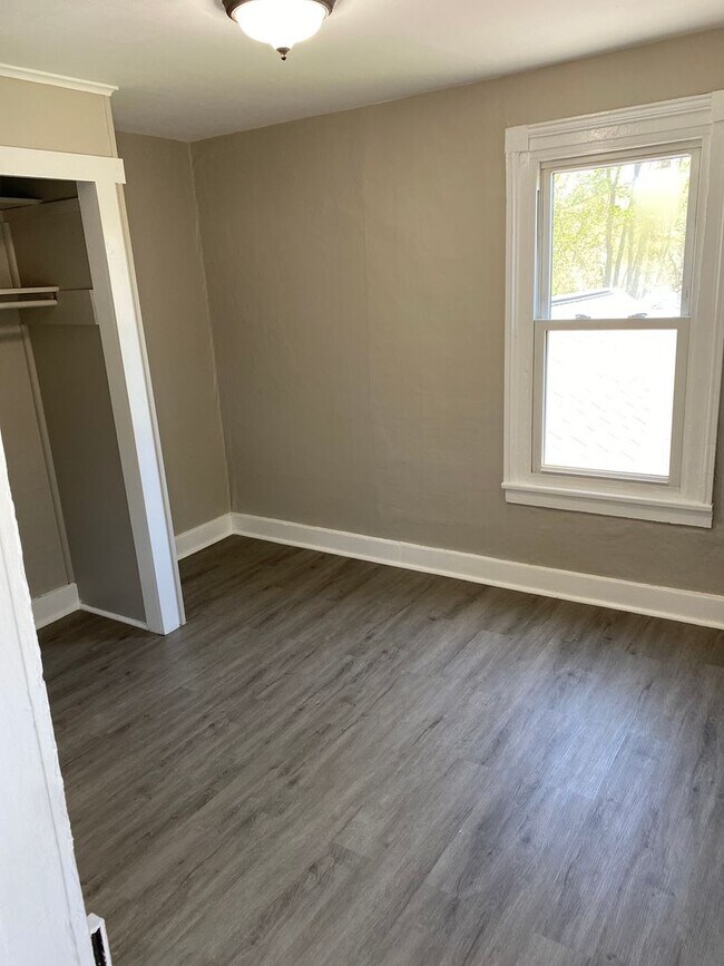 Building Photo - 3 BR, 1 BA House