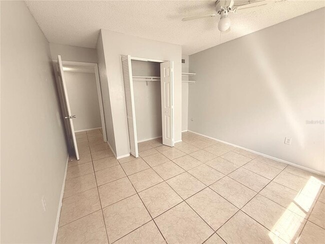 Building Photo - 910 Lake Destiny Rd