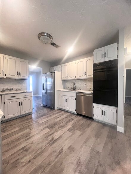 Building Photo - 3912 Manorwood Dr