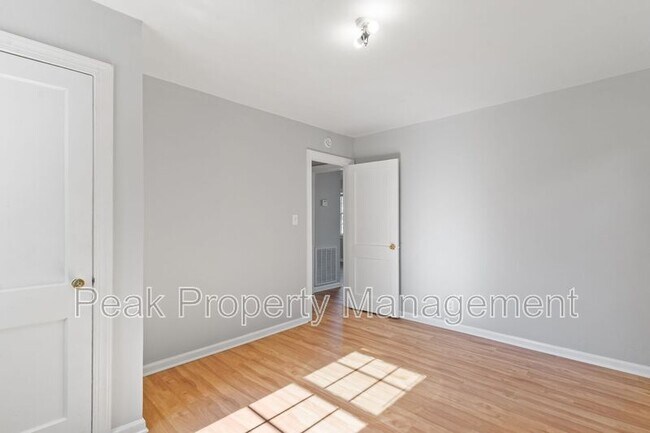 Building Photo - 115 S Holly Ave