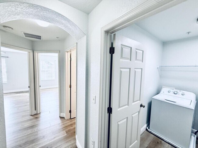 Building Photo - 2983 Ashland Ln S