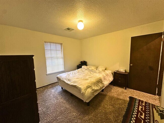 Building Photo - 6913 N Spinnaker Ln