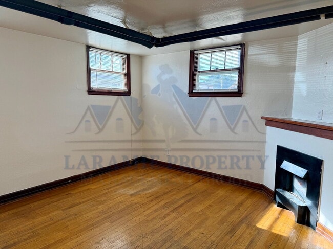 Building Photo - 1 Bedroom Apartment