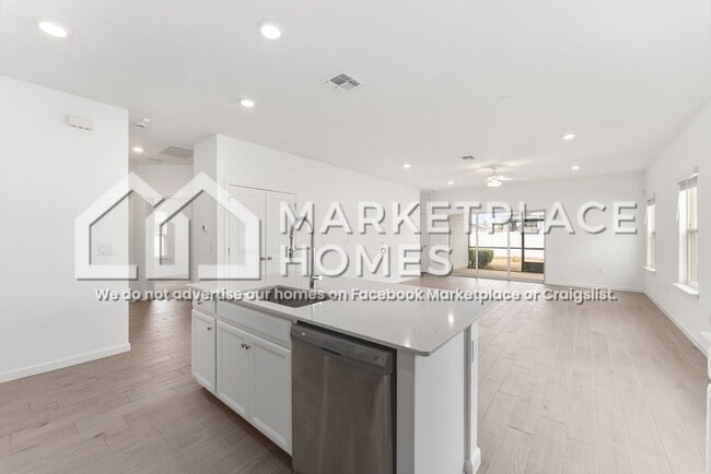 Building Photo - 5621 SW 90th Ln