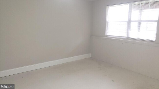 Building Photo - 22 Bridle Path