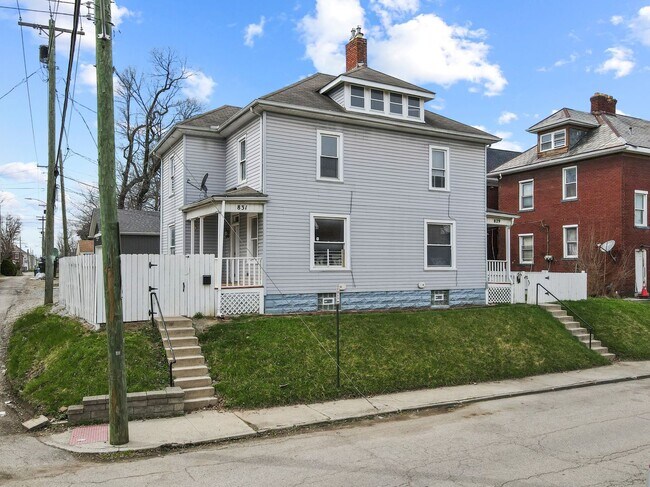 Building Photo - 829-831 Studer Ave