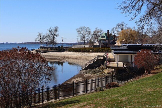 Building Photo - 14 Bonnett Ave