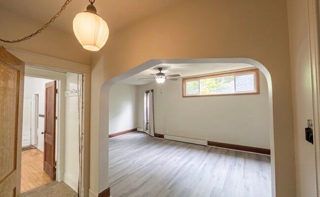 Building Photo - 1811 Weston Ave