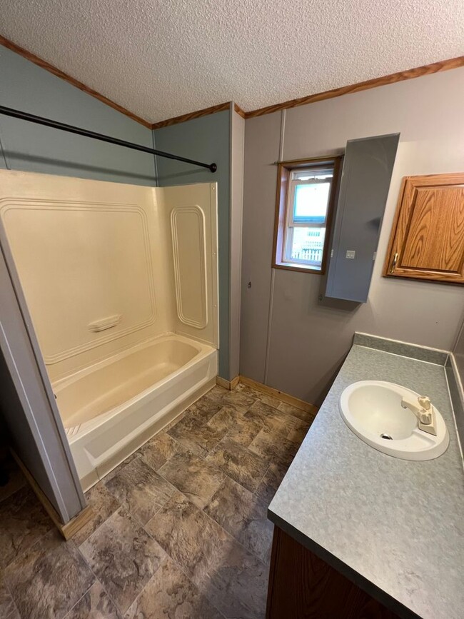 Building Photo - 3 Bedroom 2 Bath Updated Mobile Home with ...