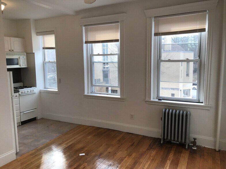 Building Photo - 51 Park Dr