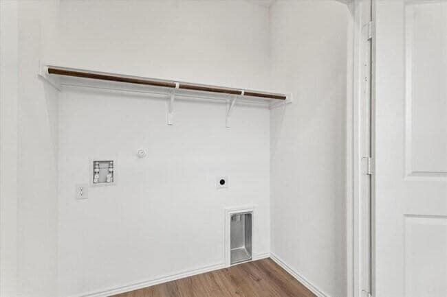 Building Photo - 2405 Sunray Ct