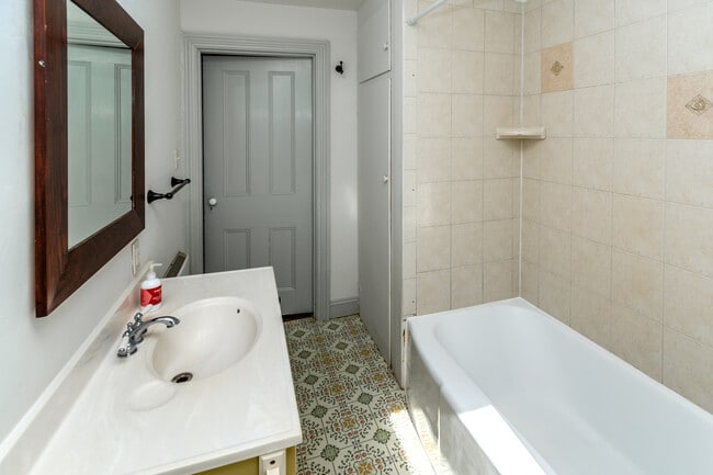 Building Photo - 34 Buttonwood St