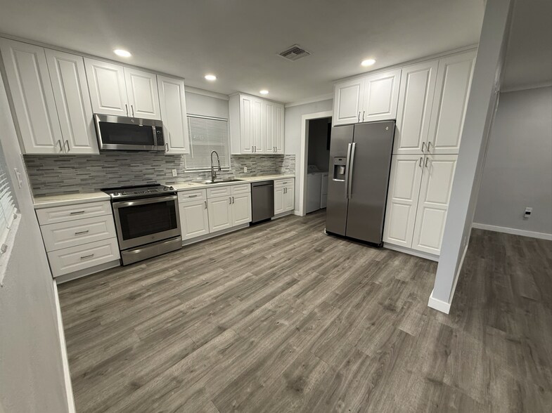 Building Photo - 112 Watters Dr