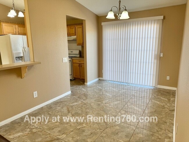 Building Photo - Cozy 3 Bed 2 Bath Home Near Base!