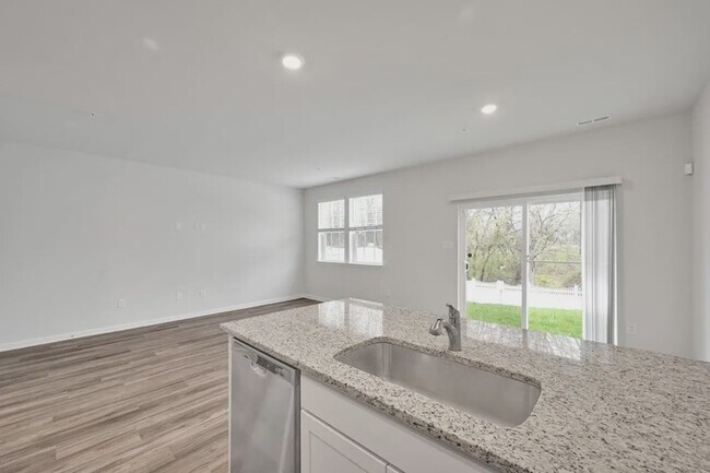 Building Photo - 130 Maple Run Dr
