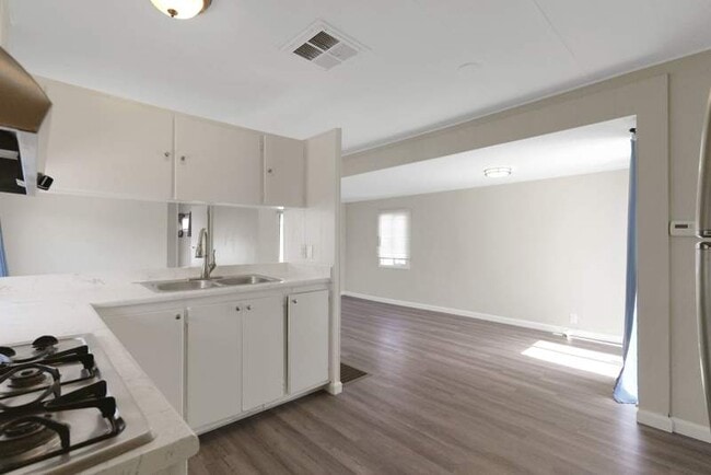 Building Photo - 22 Dahlberg Dr