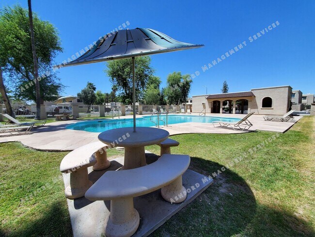 Building Photo - UPDATED 2 story townhome FOR RENT  **SAVE ...