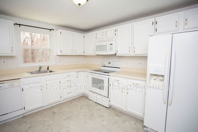Building Photo - 57 Lady Diana Cir