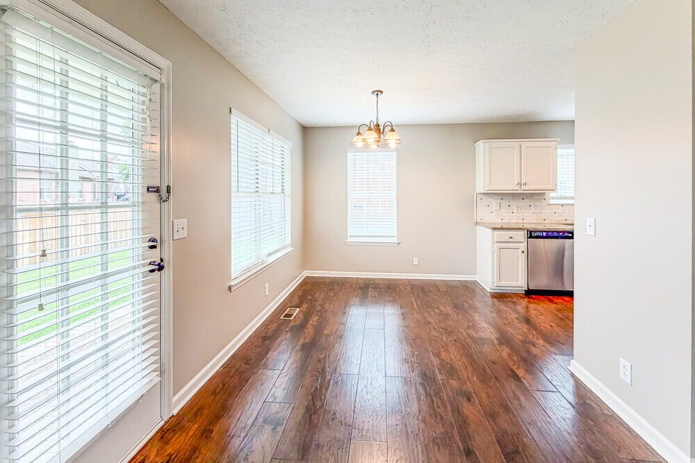 Building Photo - 142 S Birchwood Dr