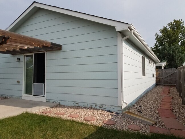 Building Photo - House For Lease