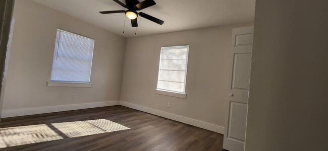 Building Photo - Completely Remodeled 3 Bed / 2 Bath Home 1,704 SF