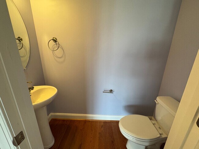 Building Photo - Beautiful Townhome in Spring Oaks!