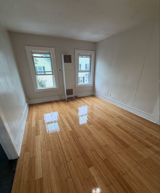 Building Photo - 439-441 Rivet St