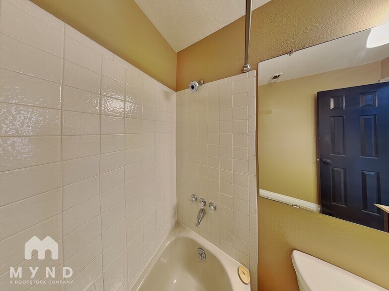 Building Photo - 3030 W Prentice Ave