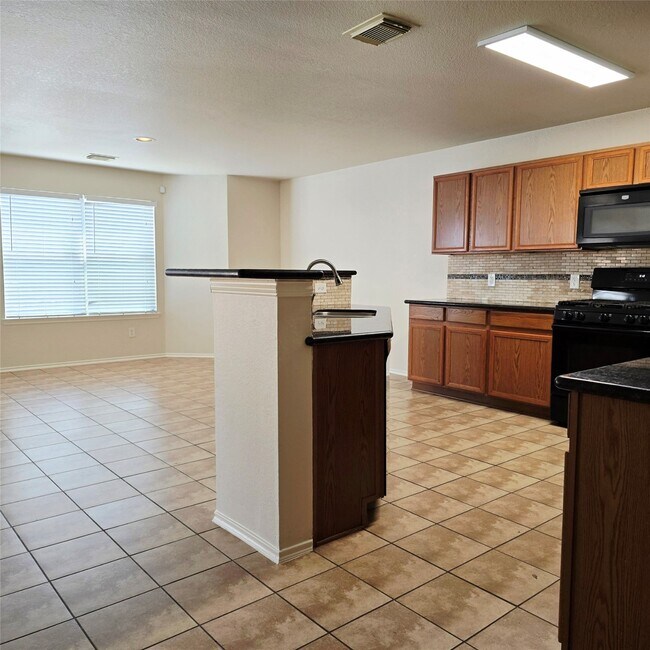 Building Photo - 12034 Madison Oak St