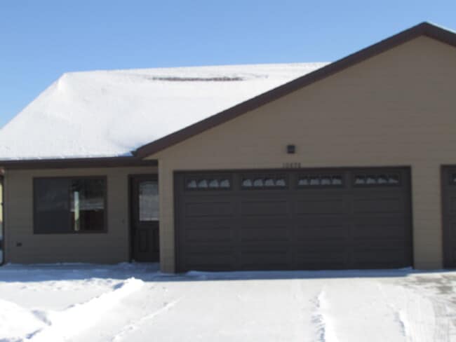 Primary Photo - 3 BEDROOM | 2 BATH | GARAGE | NEWER TOWNHO...
