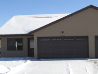 Building Photo - 3 BEDROOM | 2 BATH | GARAGE | NEWER TOWNHO...