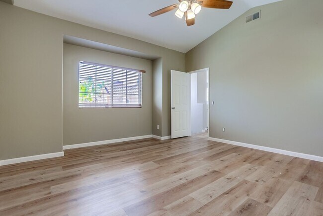 Building Photo - 3 Bedroom Home in Cul De Sac Available Now...