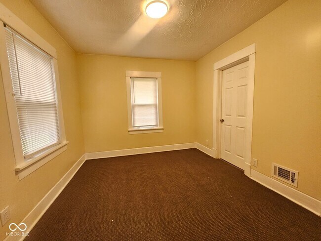 Building Photo - 1310 E 5th St