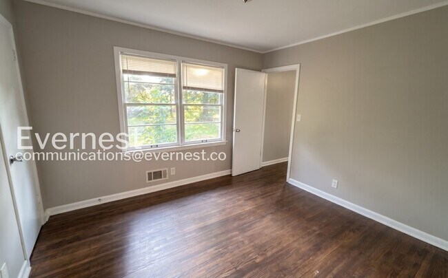 Building Photo - 3-Bed/1-Bath Cozy Living/Available Now!