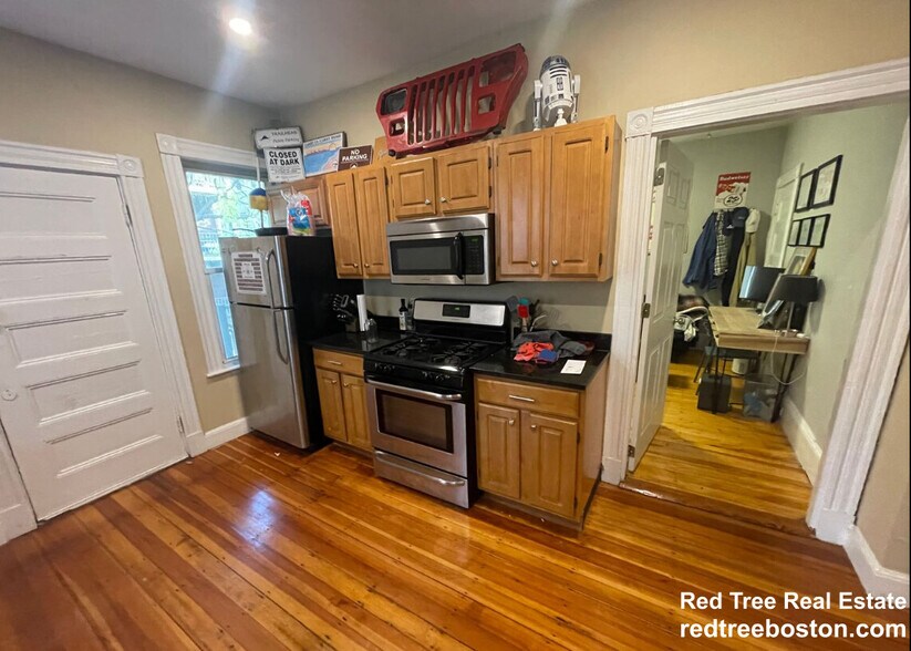 Building Photo - 63 Hillside St