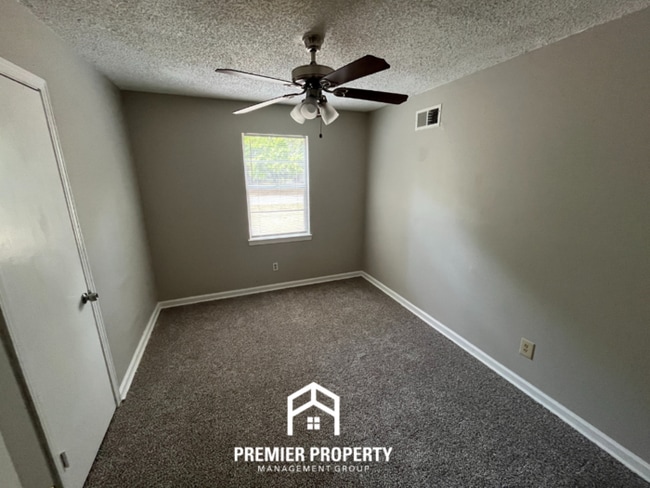 Building Photo - 5580 Lochinvar Rd