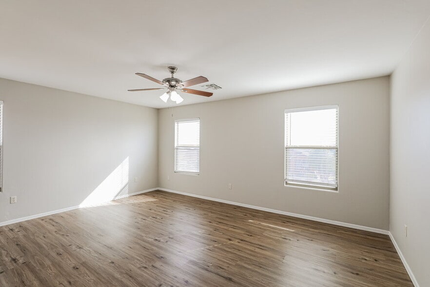 Building Photo - 2247 E Calle Gran Desierto