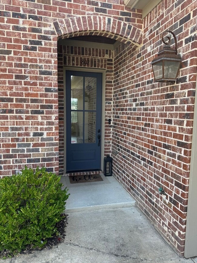 Building Photo - Student Friendly - Move-In Today!!