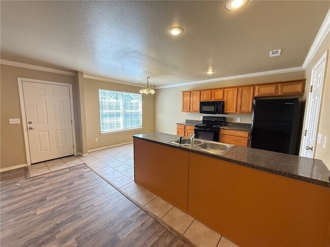 Building Photo - 2151 Skyler Dr